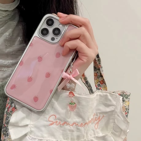 strawberry🍓チャーム付きiPhoneケース