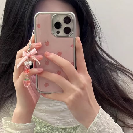 strawberry🍓チャーム付きiPhoneケース
