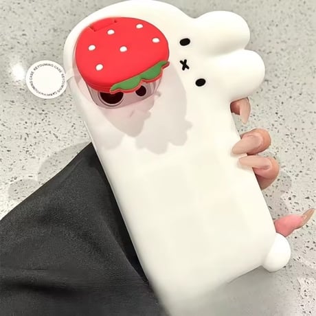 カメラ保護付きうさぎさん🍓iPhoneケース