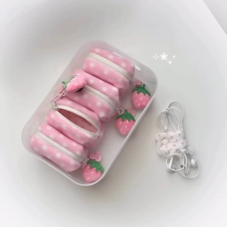 いちご🍓ピンクドットチャーム付きミニポーチ/AirPodsケース