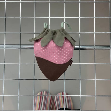 ハンドメイド♡ストロベリー巾着ポーチ🍓