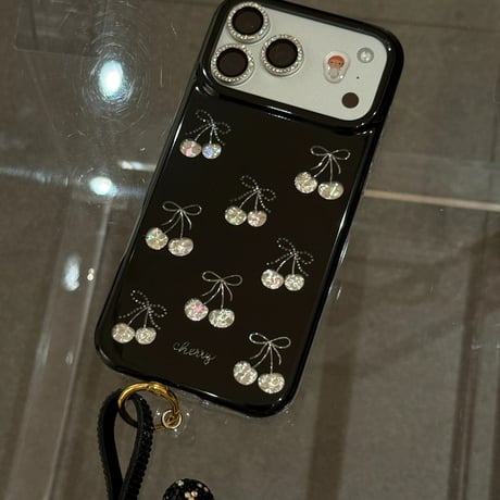【iPhone17対応】高級感✨キラキラさくらんぼチャーム付きiPhoneケース