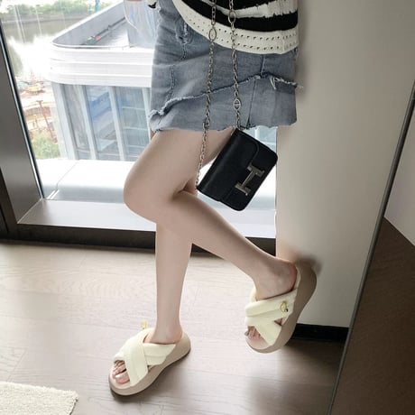 ふわもこ厚底クロスサンダル