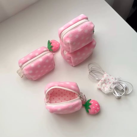 いちご🍓ピンクドットチャーム付きミニポーチ/AirPodsケース