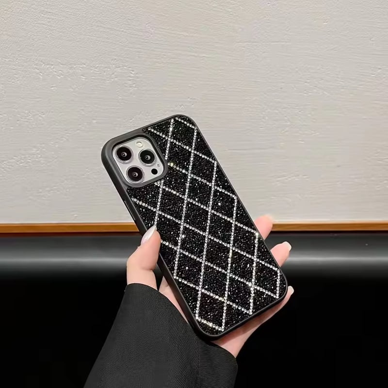 ラインストーン埋め尽くしデコキルティング柄iPhoneケース | AURALALA