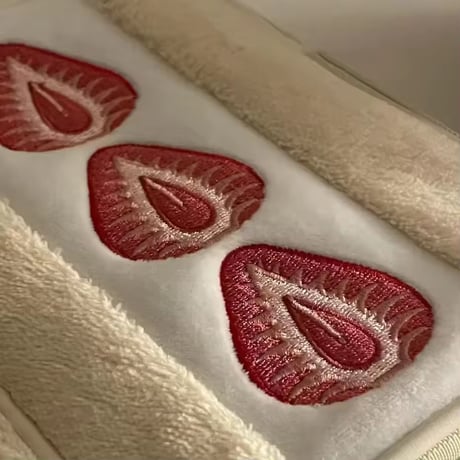 いちごサンドウィッチ🍓🥪萌え断メイクポーチ