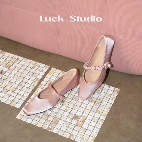 パールポイントローヒールパンプス