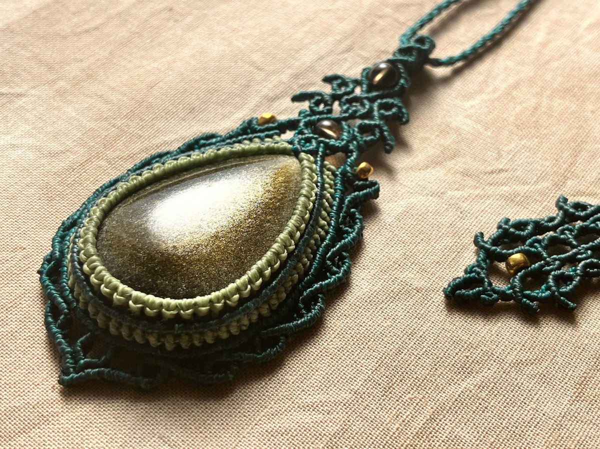 レインボーオブシディアン　マクラメネックレス レインボーオブシディアン の ネックレス | Atelier まほろば