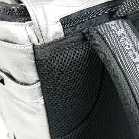newtro／シルバー