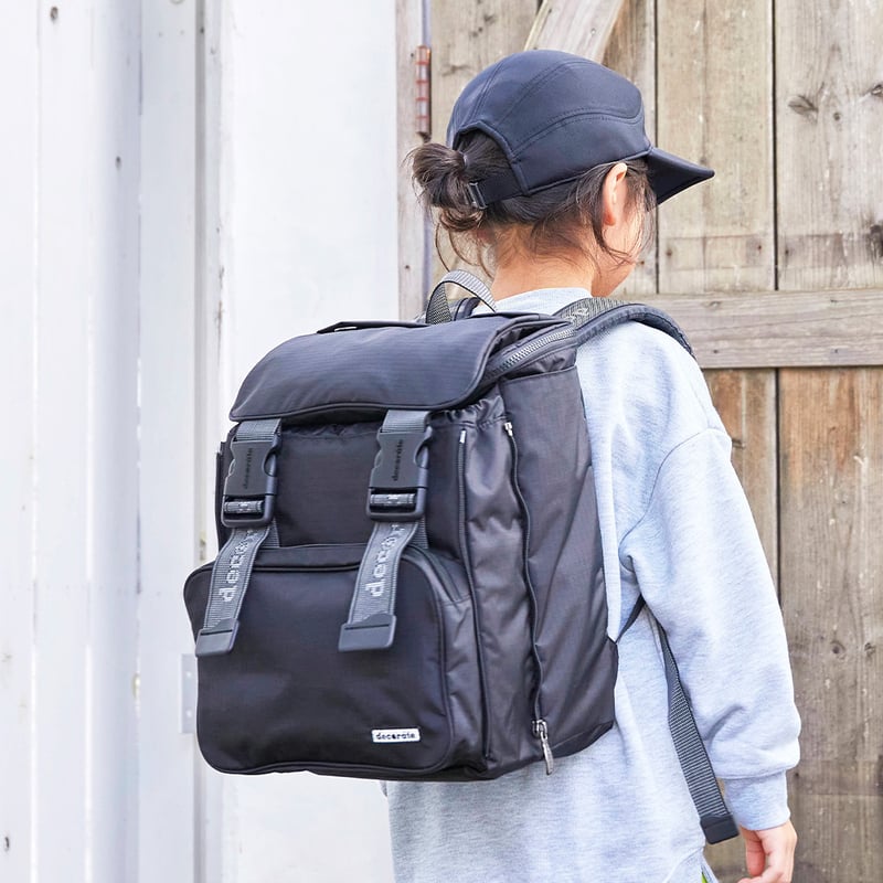 INTREX 編み込みデザイン ブラックバッグ INTREX 編み込みデザイン ブラックバッグ