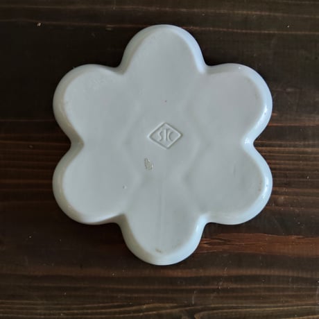 陶器の梅皿