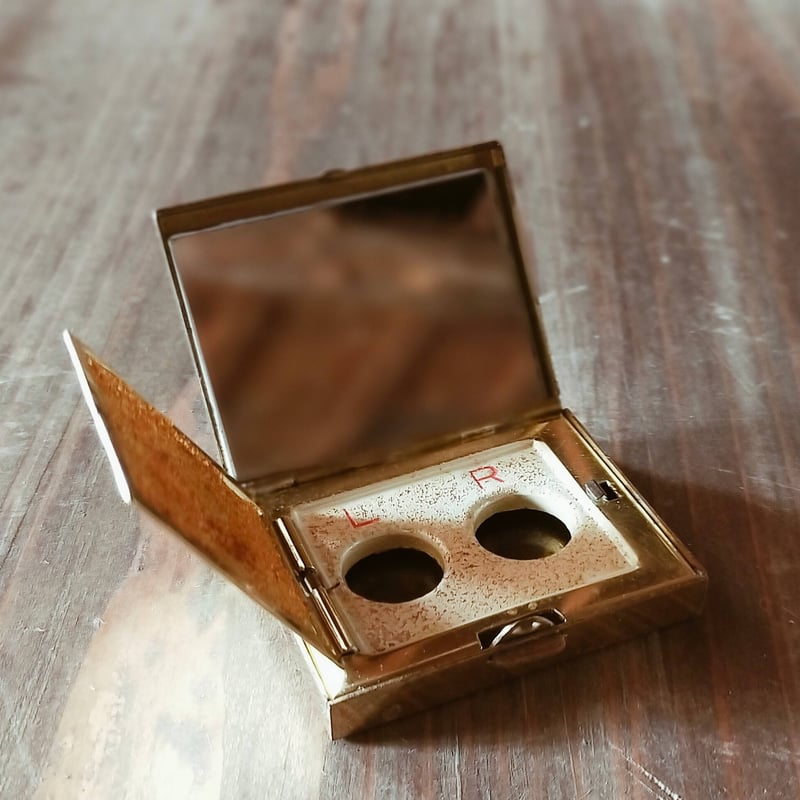 昔のコンタクト入れ | 生活骨董の店 dadatools.