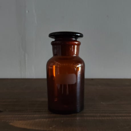 蓋付き薬瓶／茶色大9