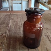蓋付き薬瓶／茶色大9