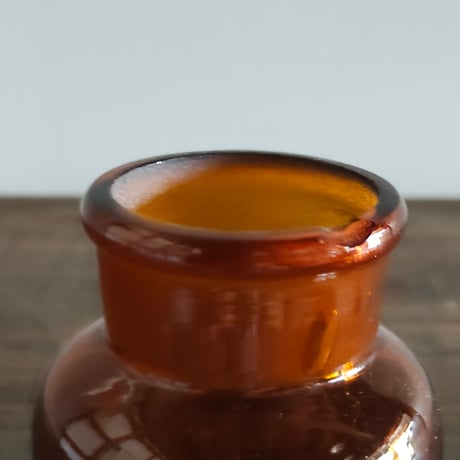 蓋付き薬瓶／茶色大9