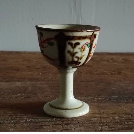 脚付きの器（茶）