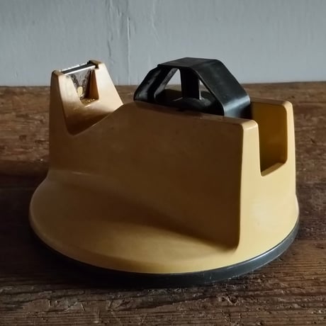 回転するテープカッター
