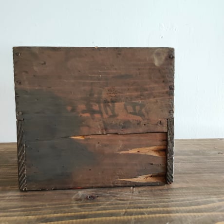 漆工房の作業台
