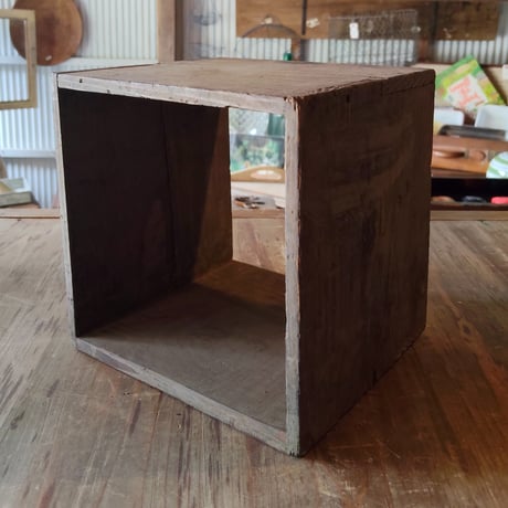 漆工房の作業台