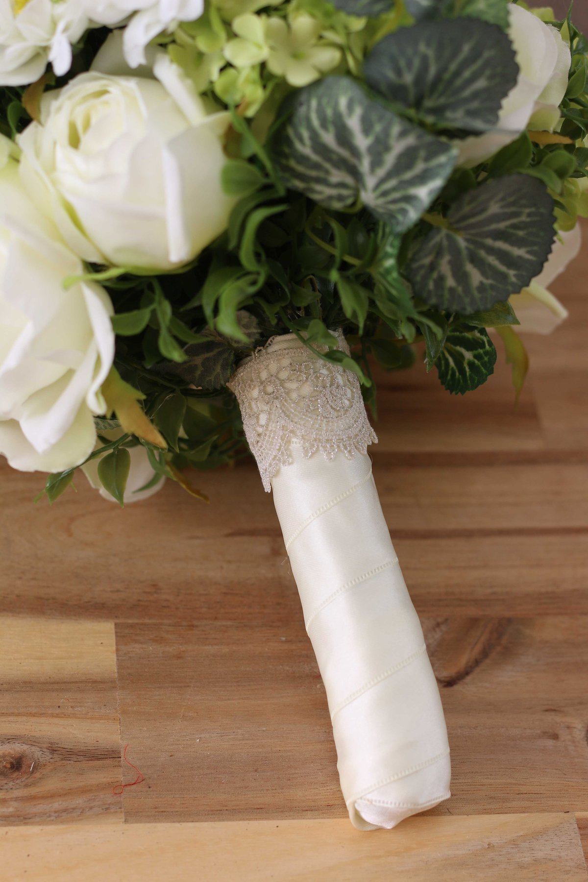 Artificial flower bouquet｜白とグリーンのアーティフィシャル