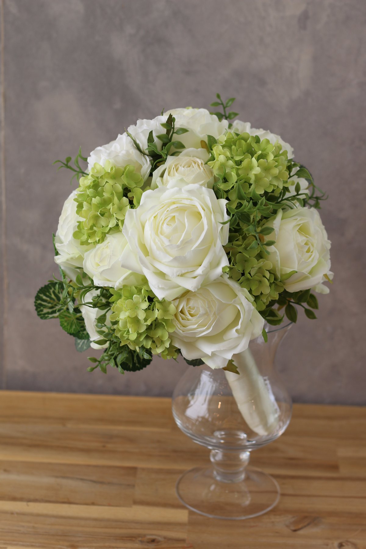 Artificial flower bouquet｜白とグリーンのアーティフィシャル