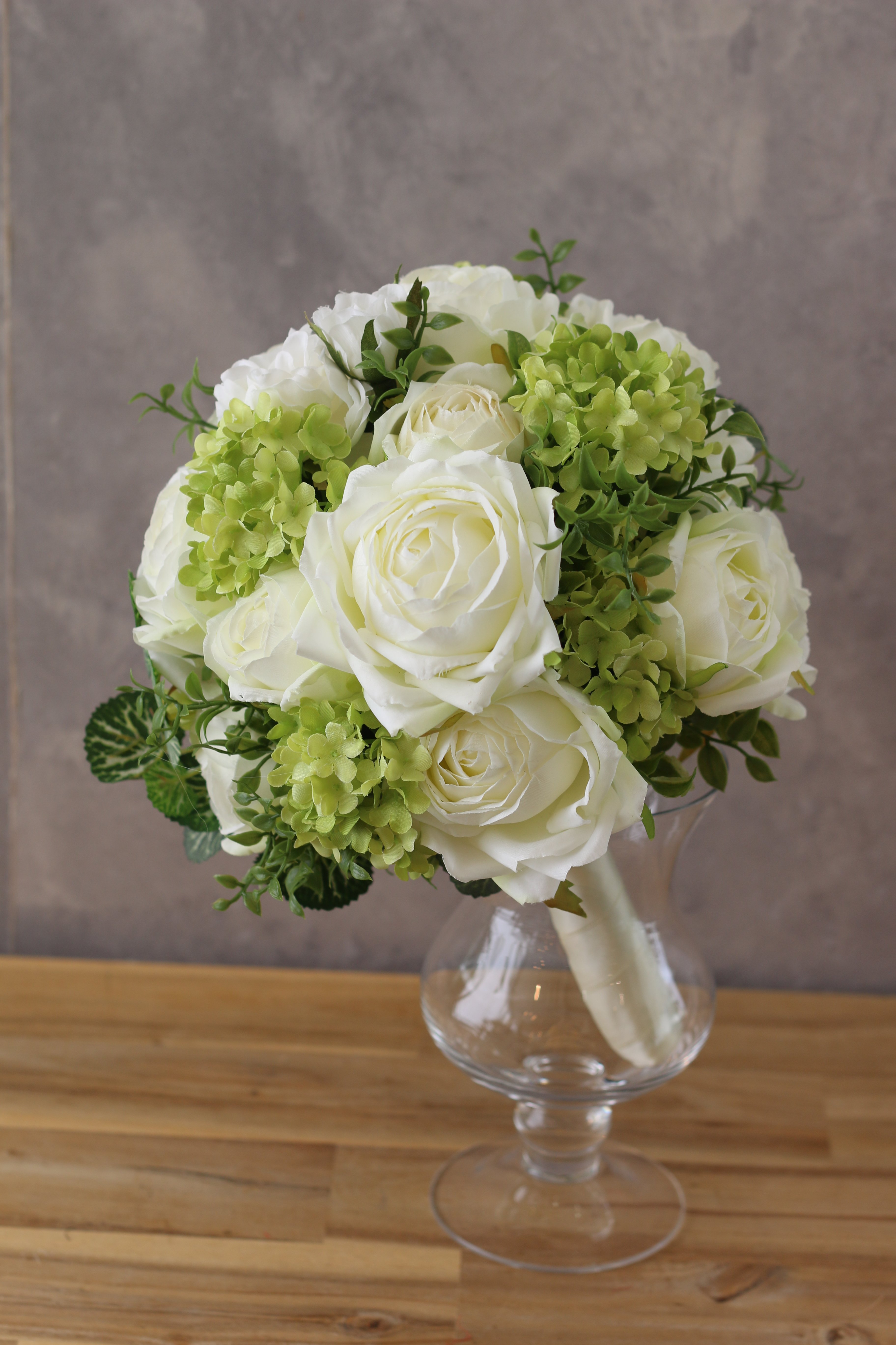 Artificial flower bouquet｜白とグリーンのアーティフィシャル