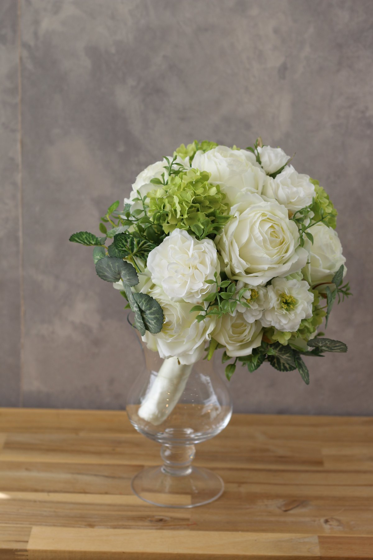 Artificial flower bouquet｜白とグリーンのアーティフィシャル