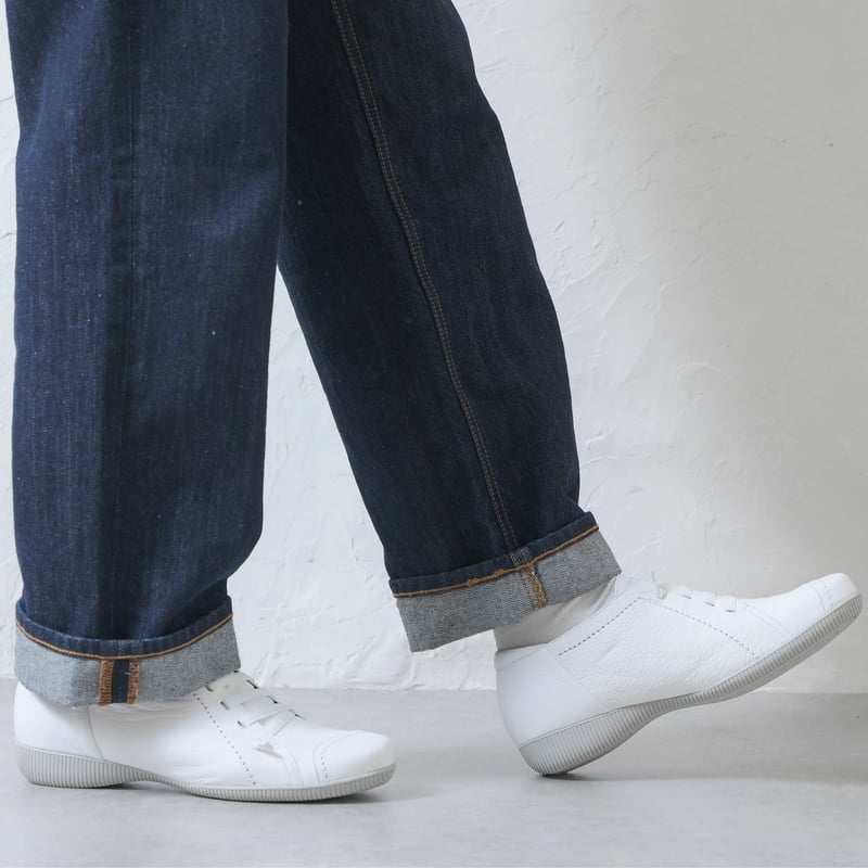 履いたそばからなじむ旅スニーカー ホワイト | 外反母趾でも痛くない