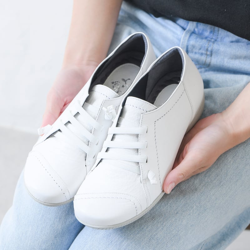 履いたそばからなじむ旅スニーカー ホワイト | 外反母趾でも痛くない