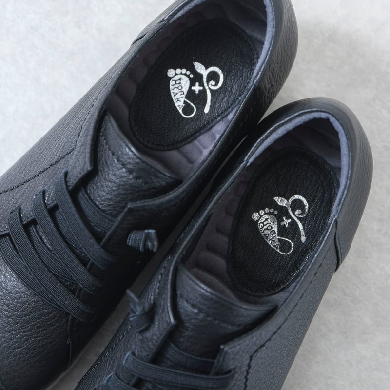 履いたそばからなじむ旅スニーカー ブラック | 外反母趾でも痛くない