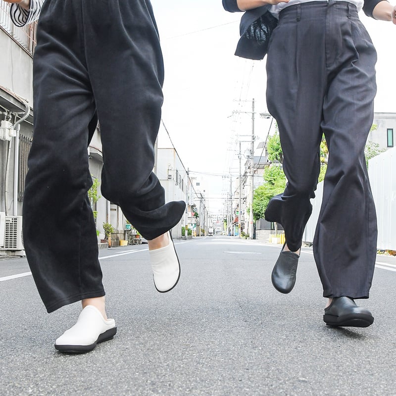 履いたそばからなじむサボ ホワイト | 外反母趾でも痛くない≪革の
