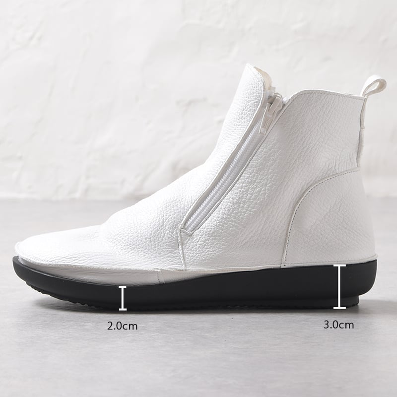【✩】カジュアルな厚底白い靴の日常着 履いたそばからなじむドライビングブーツ ホワイト | 外反母趾でも痛く