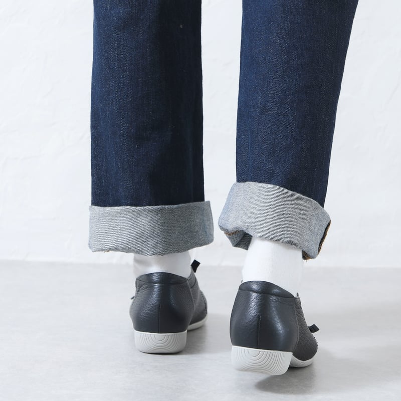 履いたそばからなじむ旅スニーカー ブラック | 外反母趾でも痛くない