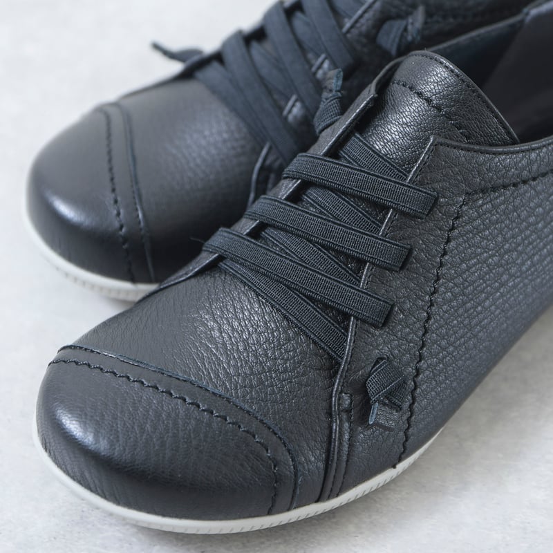 履いたそばからなじむ旅スニーカー ブラック | 外反母趾でも痛くない