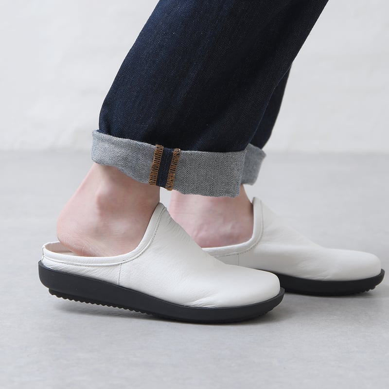 履いたそばからなじむサボ ホワイト | 外反母趾でも痛くない≪革の