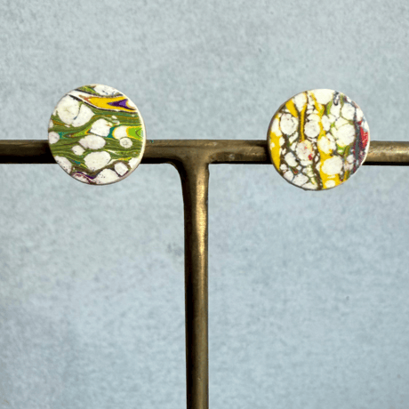 マーブリングレザーピアス／小／白系【EbRu】
