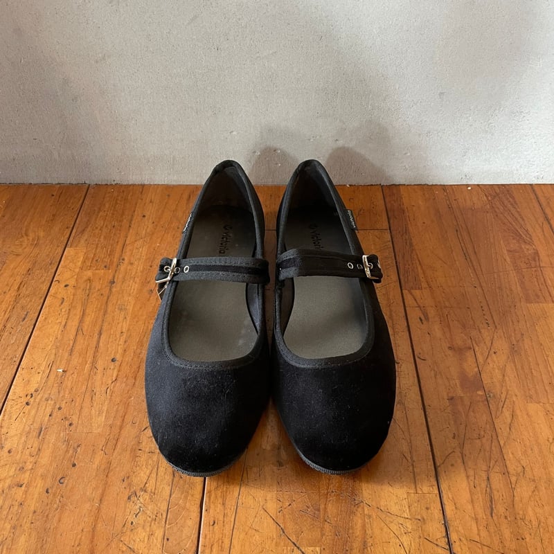 ベロアストラップフラットシューズ／Nigro(黒)【victoria(ヴィクトリア