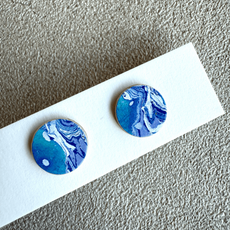 マーブリングレザーピアス／小／青系【EbRu】