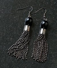 ball chain tassel earrings (black)
