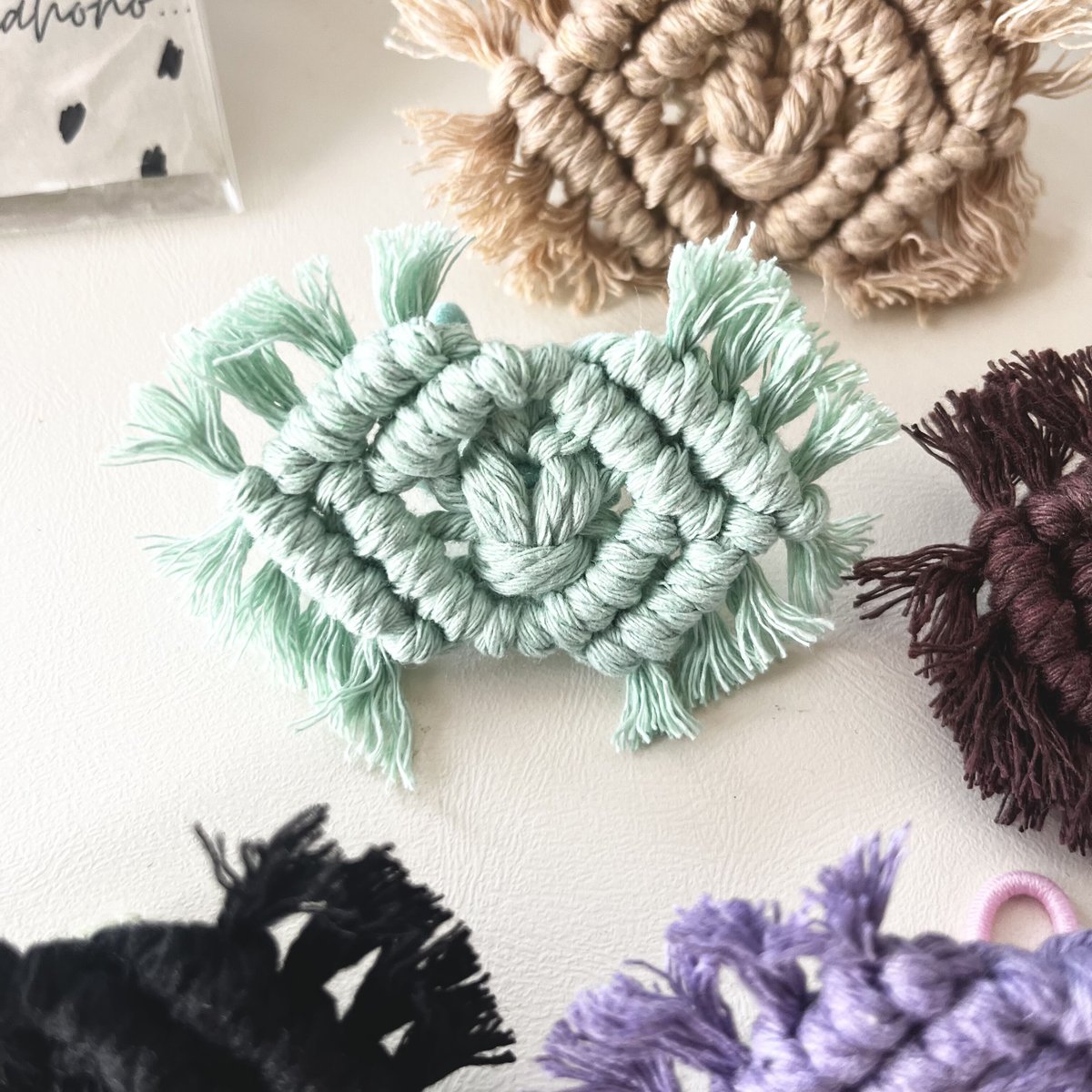 【ローズクォーツ】麻の葉模様のマクラメヘアゴム ローズクォーツ】麻の葉模様のマクラメヘアゴム