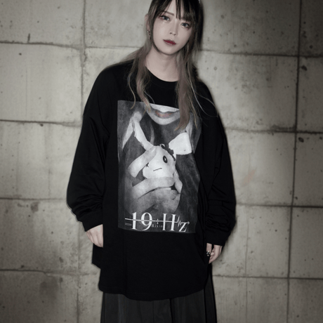 〈販売期間：2024/7/28~8/4終了〉【オーバーサイズ】19HzグラフィックロングTシャツ・ブラック