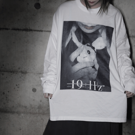 〈販売期間：2024/7/28~8/4終了〉【オーバーサイズ】19HzグラフィックロングTシャツ・ホワイト