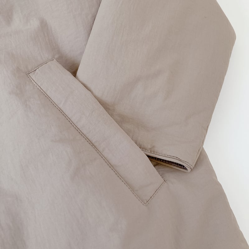 ◯ サンスーシ Sans Souci 34+ 撥水加工ステッチレス ノーカラーロング 
