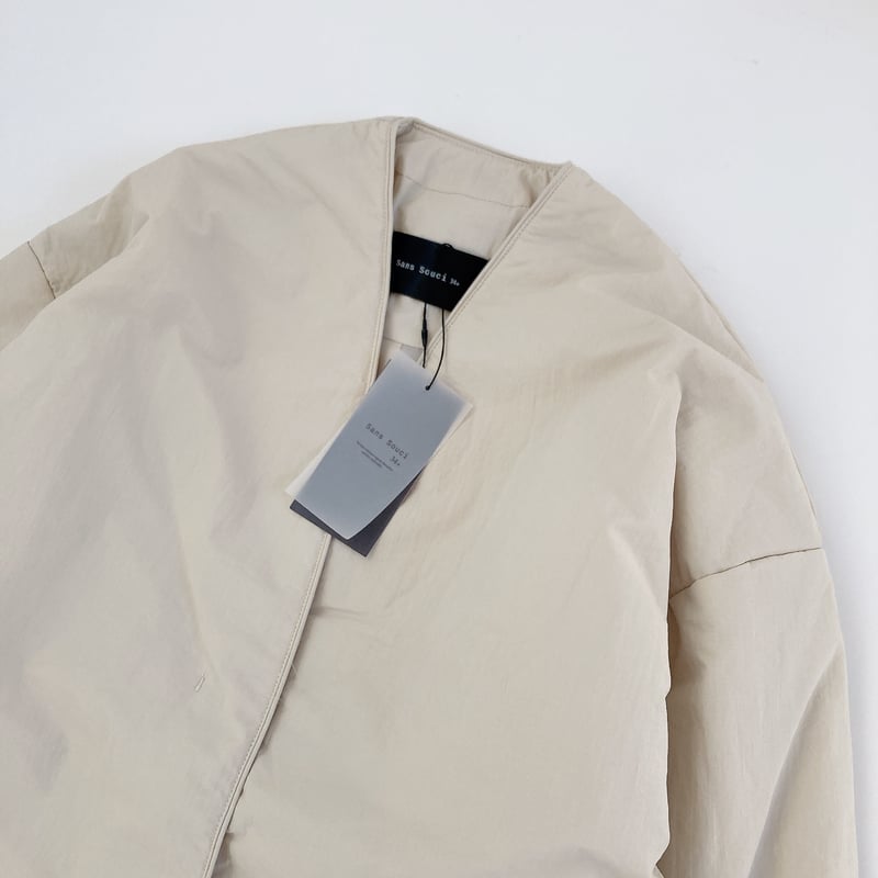 ◯ サンスーシ Sans Souci 34+ 撥水加工ステッチレス ノーカラーロング 