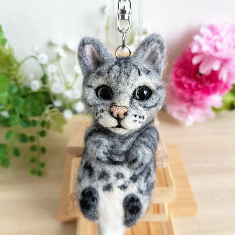 羊毛ネコ＊にゃんポーズキーホルダー(サバトラ) | MoMo色の、そら