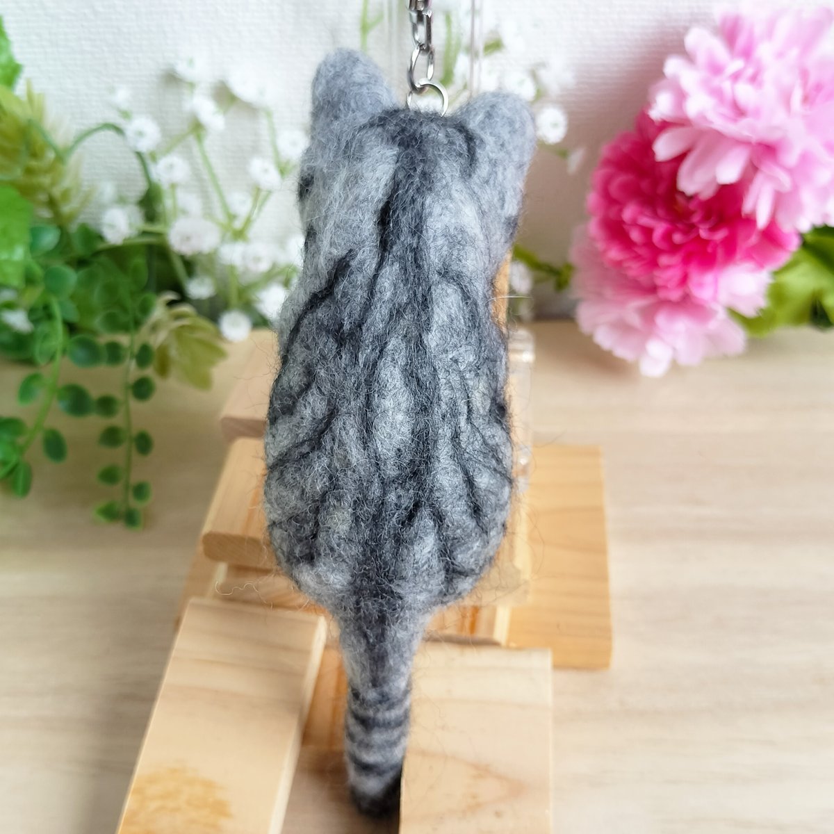 羊毛ネコ＊にゃんポーズキーホルダー(サバトラ) | MoMo色の、そら