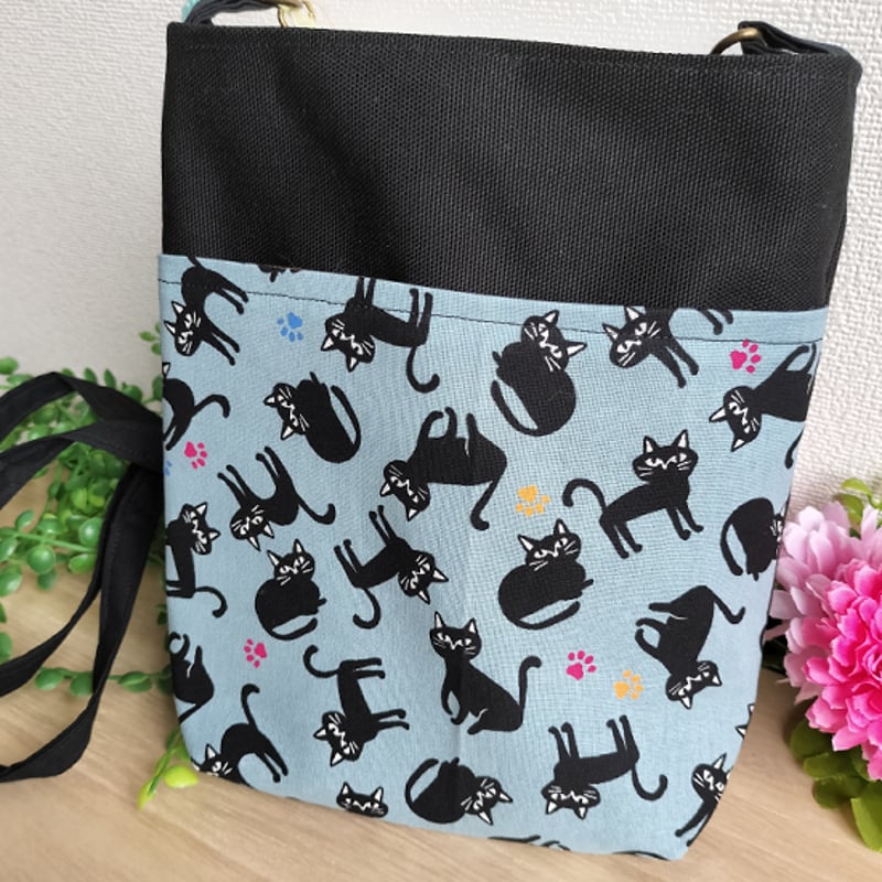 ミニショルダーバッグ(黒猫・全身・水色) | MoMo色の、そら