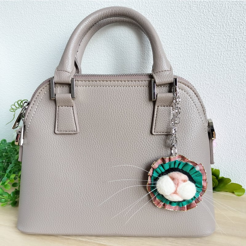 羊毛ネコ＊ネコのおくち バッグチャーム(白×鼻ピンク) | MoMo色の