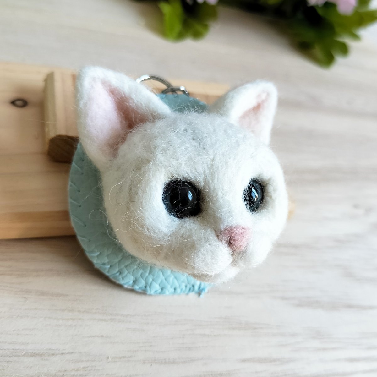 ネコのお顔キーホルダー(白猫) | MoMo色の、そら。／ネコ＆フクモモグッズ
