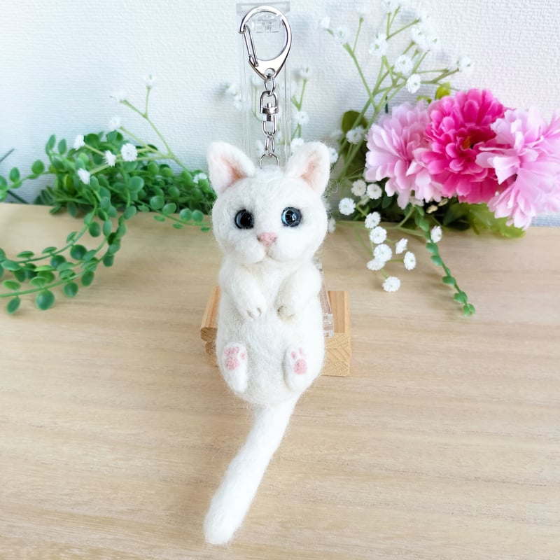 羊毛フェルトの猫のおもちゃ 猫ボール 白猫、グレー白猫しずく